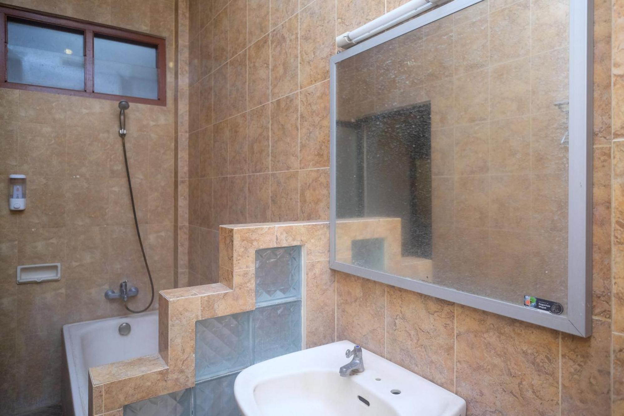 Urbanview Hotel Pondok Anggun Yogyakarta By Reddoorz Maguwo Luaran gambar